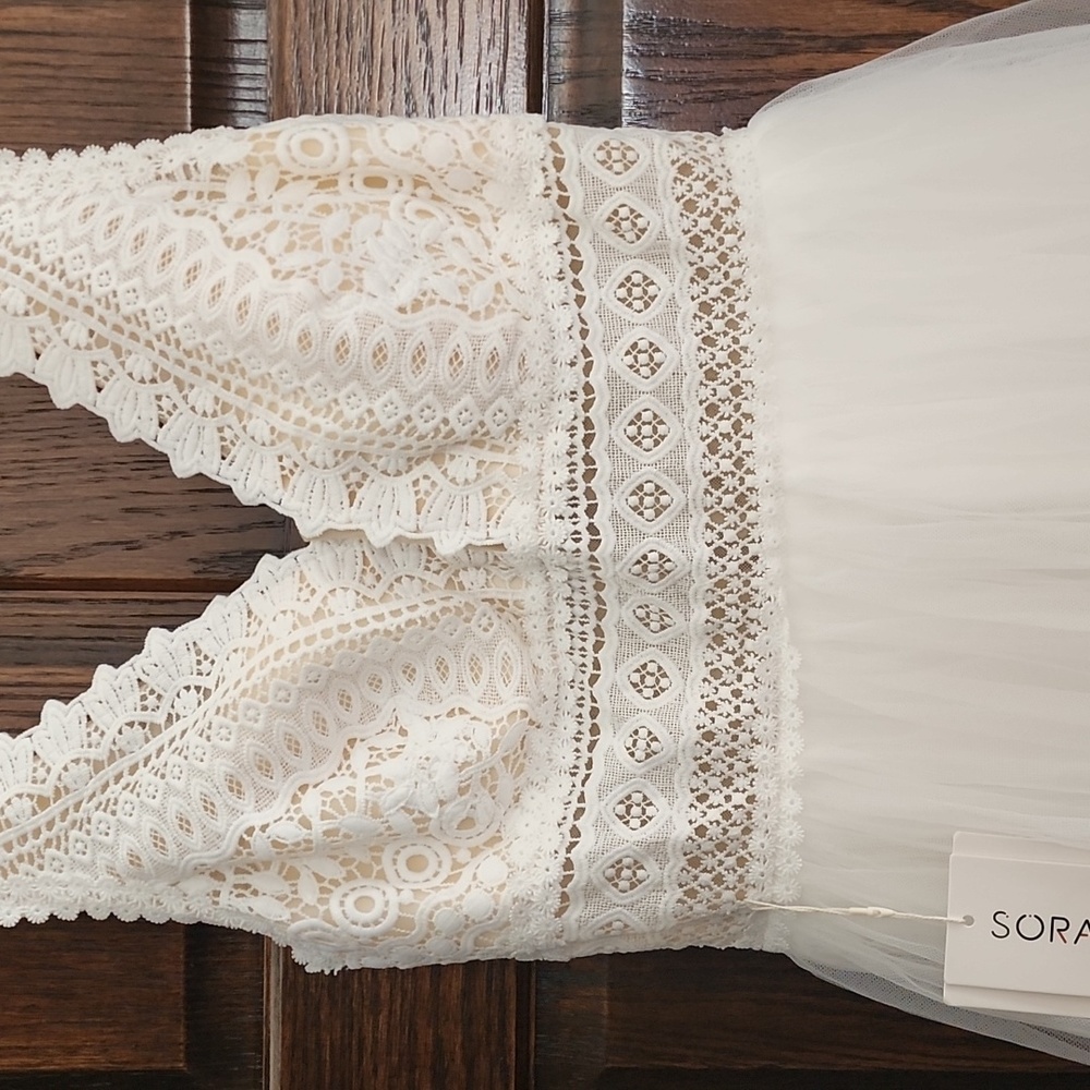White Lace V-Neck Tulle Dress - Picture 2 of 12